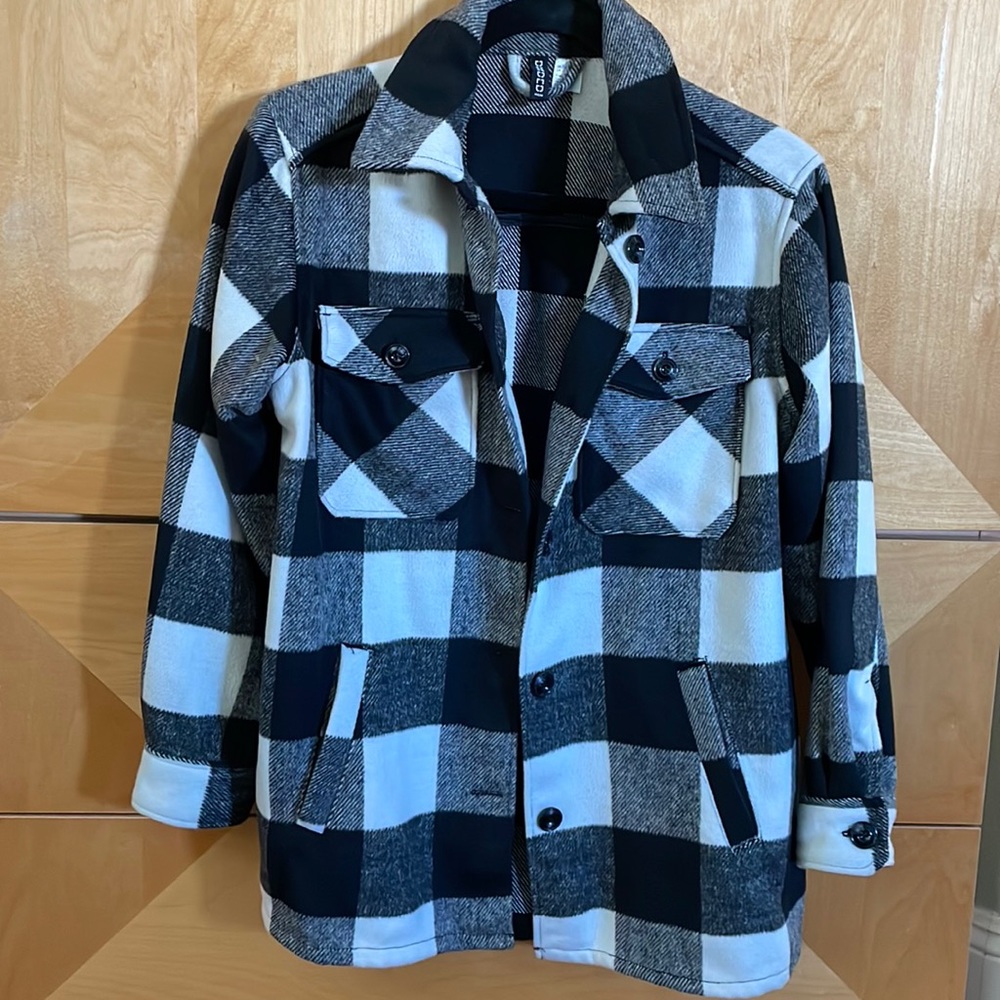 H&M women’s plaid shacket, size xs